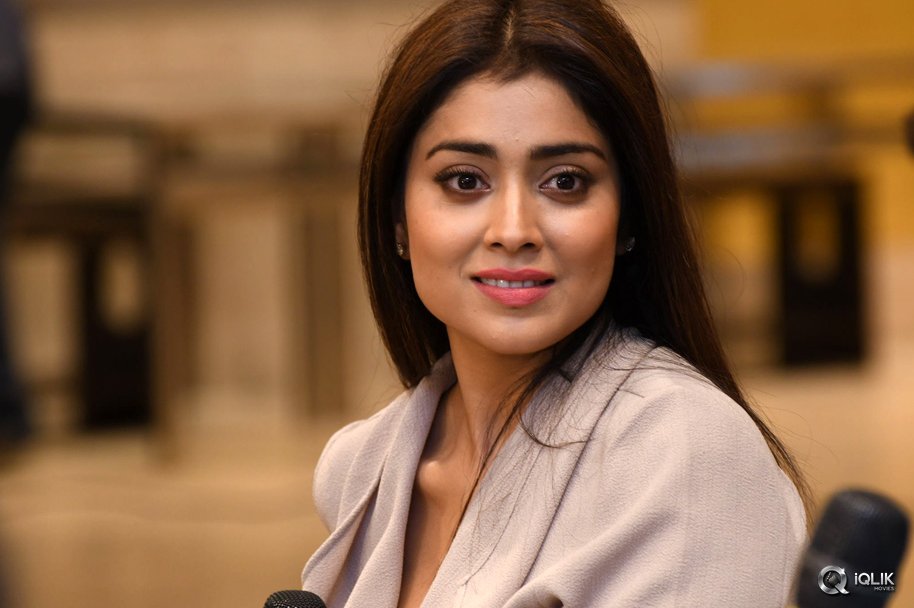 Shriya-Saran-at-Gautamiputra-Satakarni-Movie-Promotions